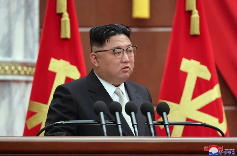 Kim Jong-un diz que visita à Rússia mostra “importância estratégica” de laços bilaterais