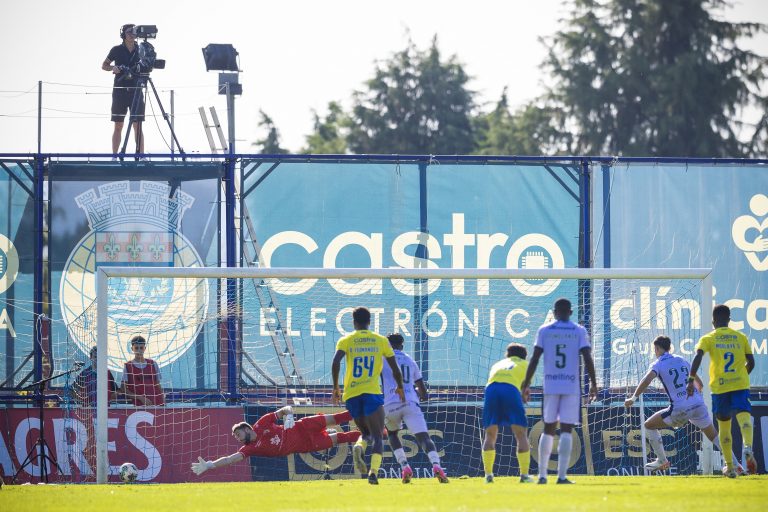 Vitória de Guimarães sobe a sexto, Chaves soma primeira vitória