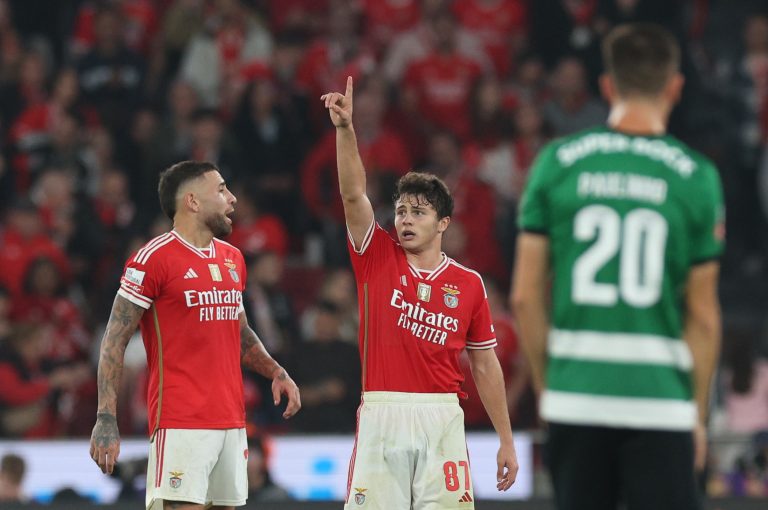 Benfica vence Sporting com dois golos após os 90 minutos