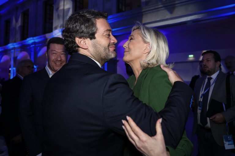 Marine le Pen com André Ventura em Lisboa. « Por uma Europa de nações culturalmente puras »