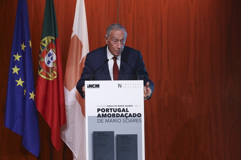 Marcelo lembra Soares como « o colosso da democracia portuguesa » 