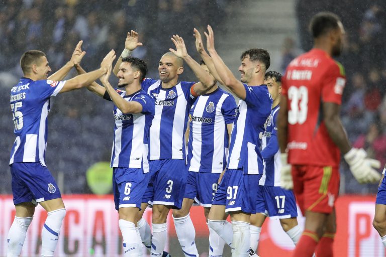 FC Porto vence Casa Pia e alcança Sporting na liderança