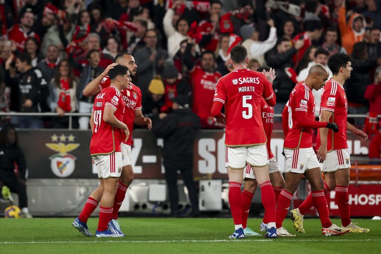 Benfica vence Famalicão e assume liderança provisória da I Liga