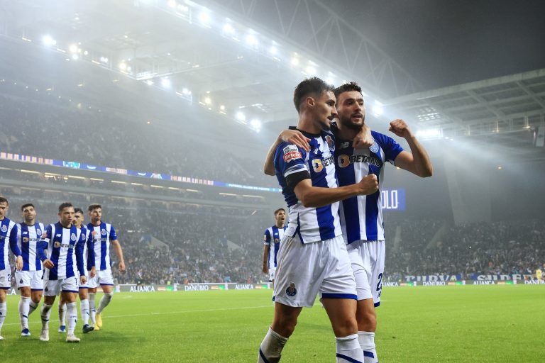 FC Porto vence Desportivo de Chaves com golo de João Mário