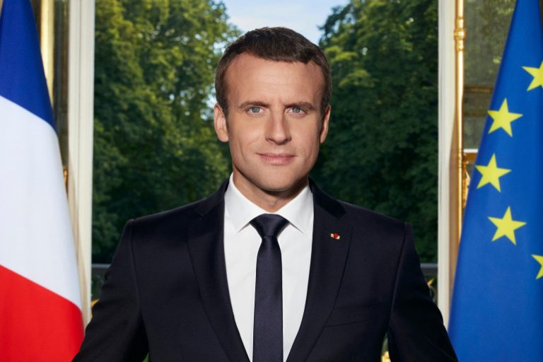 Primeira-ministra francesa Elisabeth Borne pediu a demissão. Emmanuel Macron aceitou.
