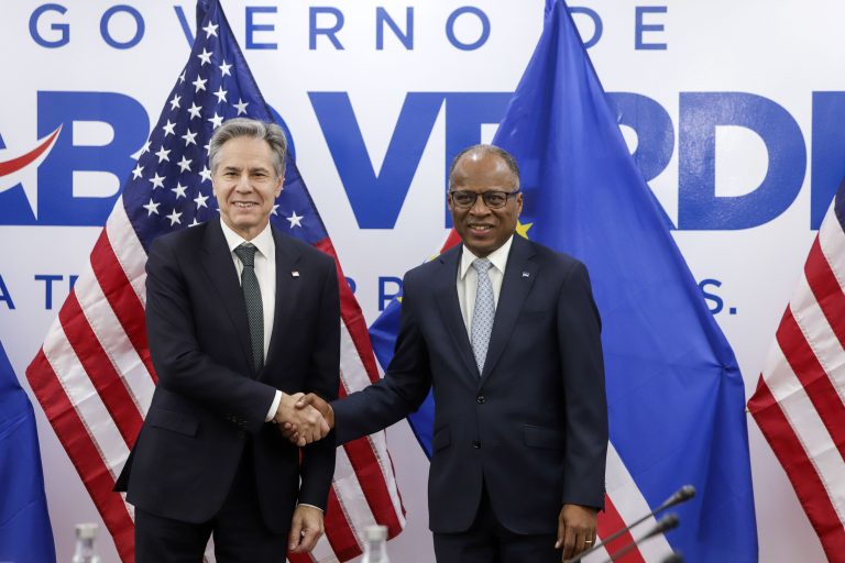 Secretário de Estado dos EUA, Antony Blinken, em Cabo Verde num périplo que o levará também a Angola