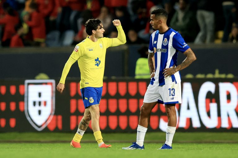 FC Porto perde em Arouca e atrasa-se na corrida ao título