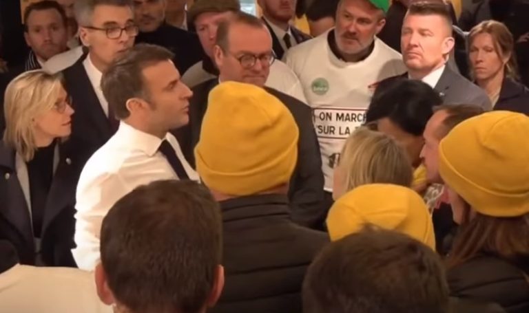 Macron enfrenta agricultores irritados na Feira de Agricultura de Paris