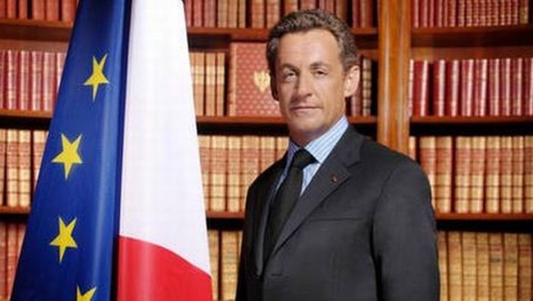 França. Antigo Presidente Nicolas Sarkozy condenado a um ano de prisão, seis meses efetiva