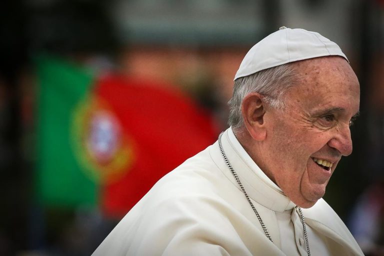 Papa Francisco recordou guerras na homilia da vigília pascal