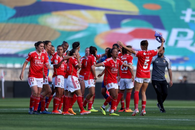 Benfica junta Taça à Liga feminina ao golear Racing Power na final
