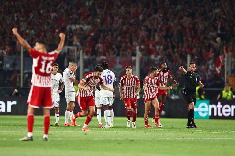 LCE: Olympiacos conquista troféu com golo no prolongamento