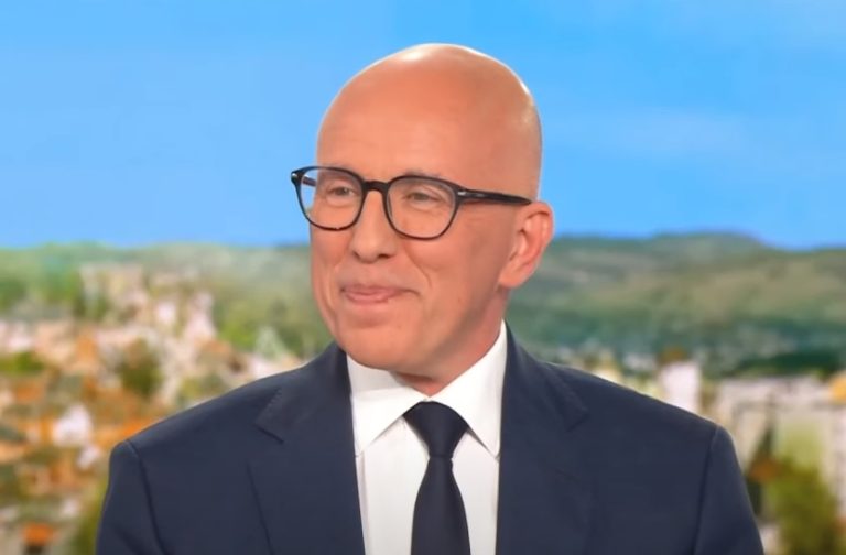 Eric Ciotti propôs uma aliança com o partido de Marine Le Pen