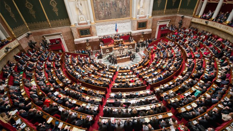 França: Ausência de maiorias deixa em aberto formação do novo governo