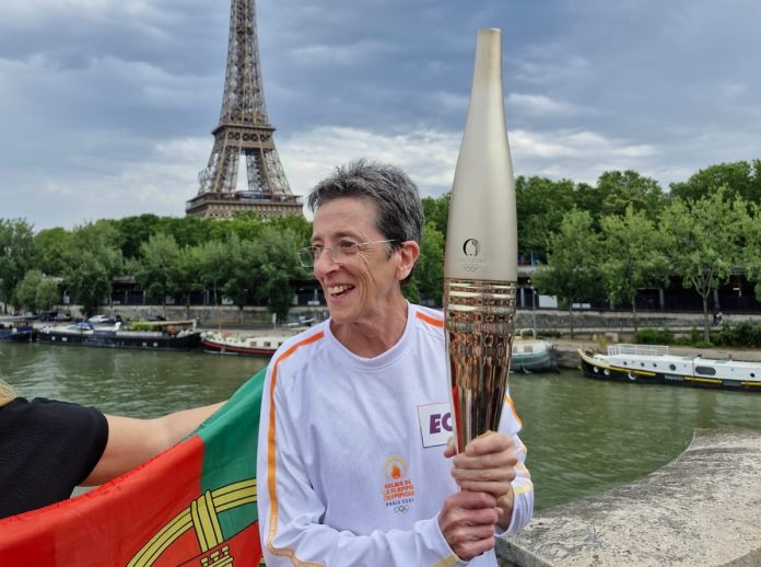 Rosa Mota transporta Chama Olímpica e dedica momento aos portugueses