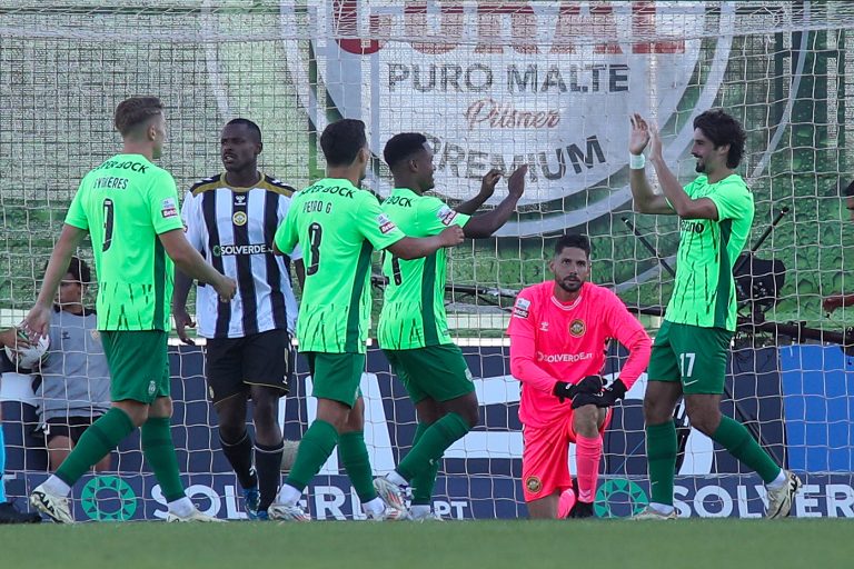 Sporting goleia na Madeira o Nacional e junta-se ao FC Porto no topo