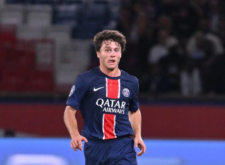 João Neves com duas assistências na goleada do PSG em França