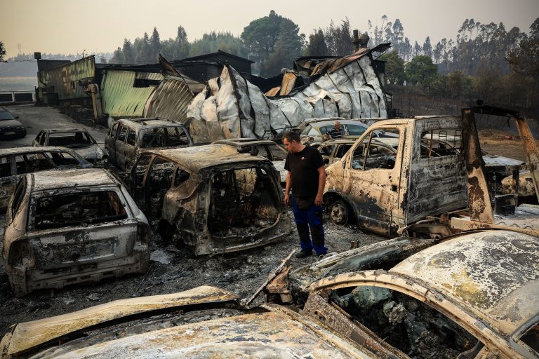 Incêndios/Portugal. Situação continua « muito complexa » mas temperatura desce e ajuda no combate