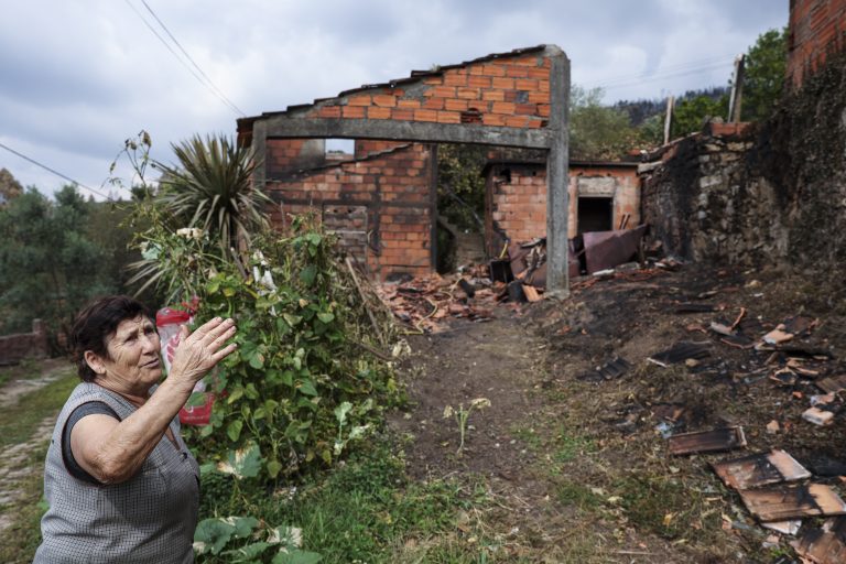 Incêndios/Portugal: Época mais crítica termina hoje marcada pelos fogos que mataram 9 pessoas