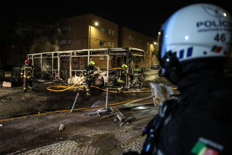 Duas noites de grave violência urbana na zona de Lisboa após morte de homem baleado pela PSP