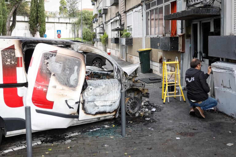 Tumultos urbanos/Lisboa. Diversos incêndios dentro da capital, onde hoje decorrem manifestações