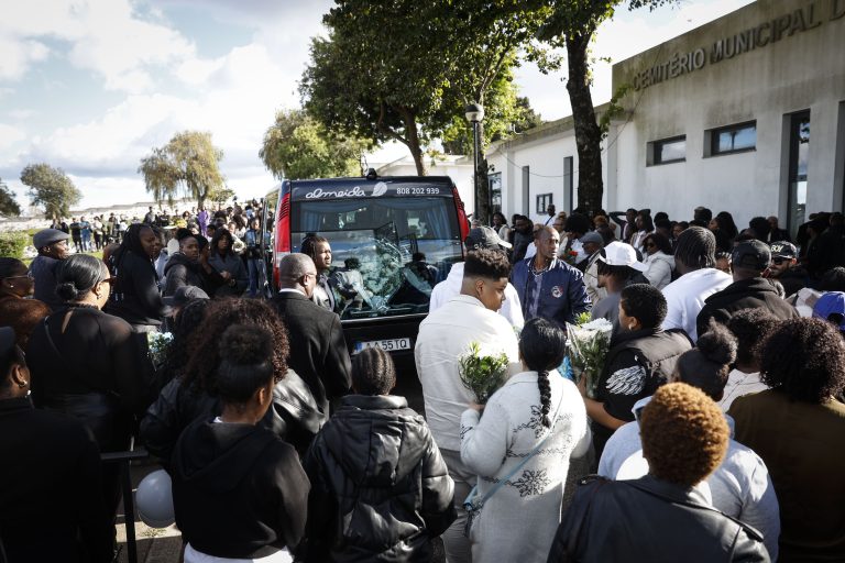 Portugal. Funeral de Odair Moniz reuniu centenas de pessoas na Amadora