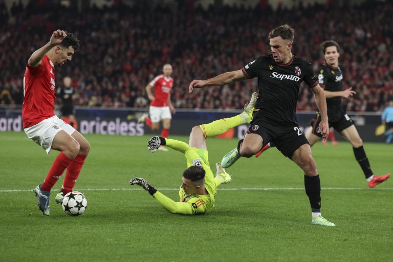 Benfica empata sem golos com o Bolonha na Liga dos Campeões