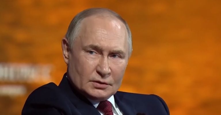 Putin alerta para risco de guerra mundial devido aos conflitos no Irão e na Ucrânia