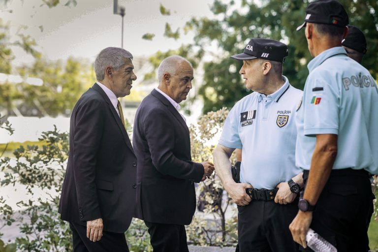 Sócrates acusa Costa de covardia por silêncio em relação a Manuel Pinho