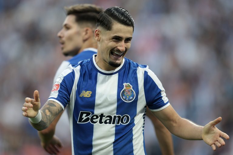 FC Porto soma terceira vitória com goleada ao Casa Pia