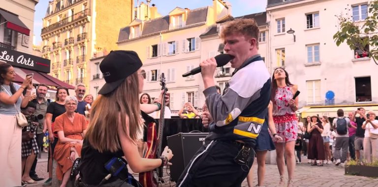 Paris vibra com flashmob épico de Bohemian Rhapsody (Em Vídeo)
