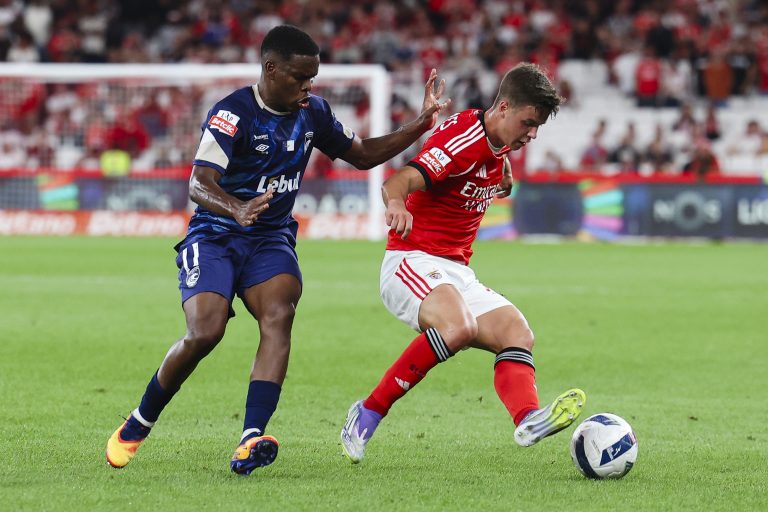 Benfica perde os primeiros pontos ao empatar 1-1 na Luz com o Santa Clara