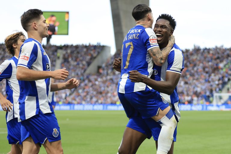 FC Porto impõe-se ao Nacional e mantém invencibilidade e liderança isolada