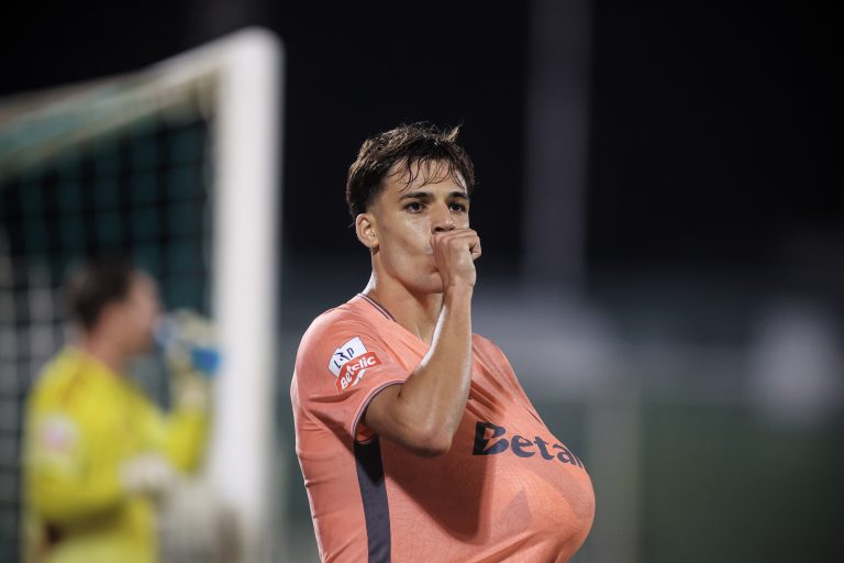 Líder FC Porto vence Rio Ave e continua com pleno de vitórias