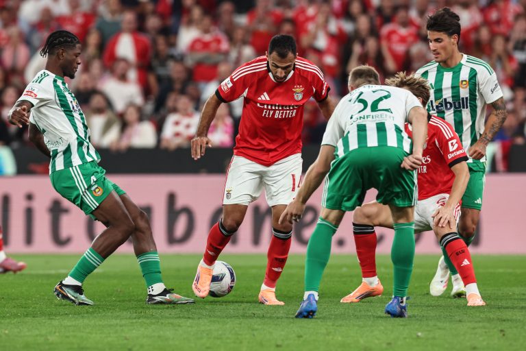 Benfica empata com Rio Ave e fica a quatro pontos do líder FC Porto