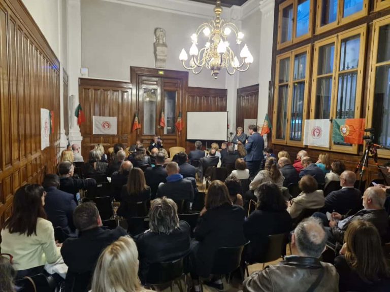 José Luís Carneiro em Paris: reuniões, encontros e questões em aberto