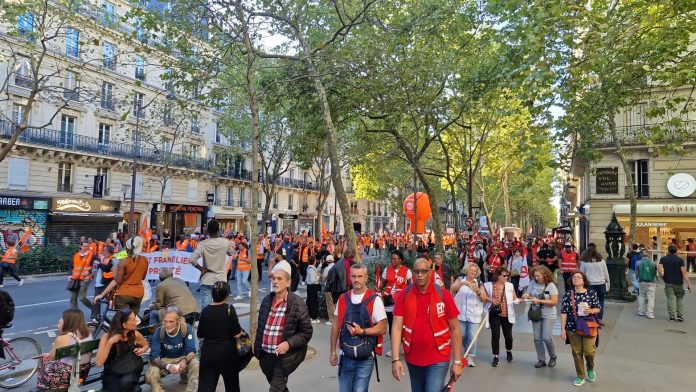 manifestaçaoParis25