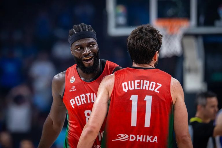 Eurobasket: Portugal vence Estónia e qualifica-se para os oitavos de final
