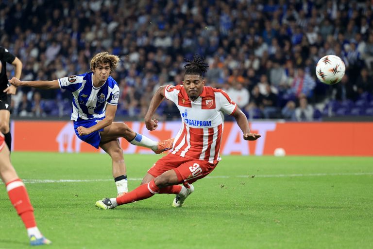 Rodrigo Mora garante vitória do FC Porto com o Estrela Vermelha