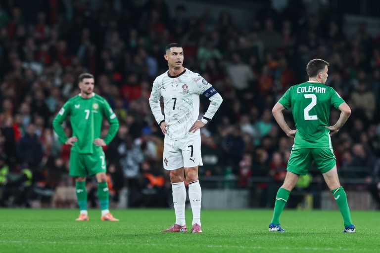 Portugal perde na Irlanda por 2-0 e adia apuramento