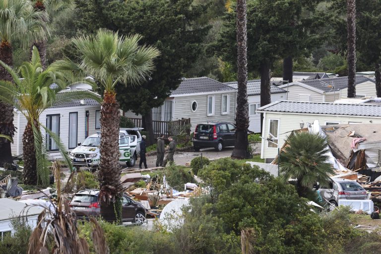 Um morto e mais de 20 feridos após fenómeno de vento forte em Albufeira