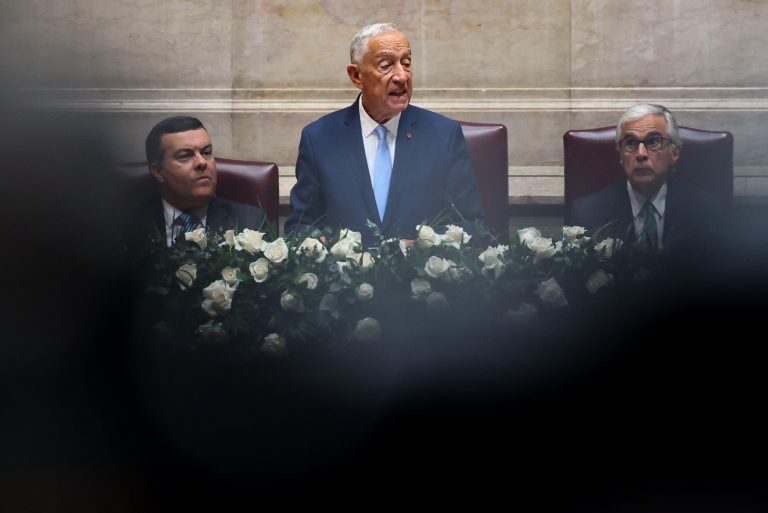 Parlamento assinalou 50 anos do 25 de Novembro em sessão igual ao 25 de Abril