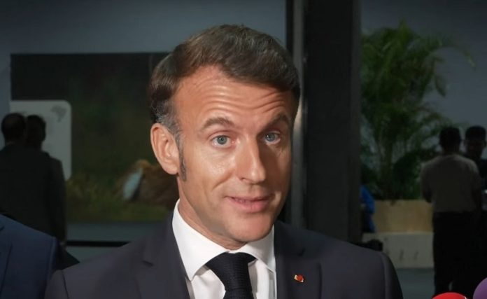macron25a
