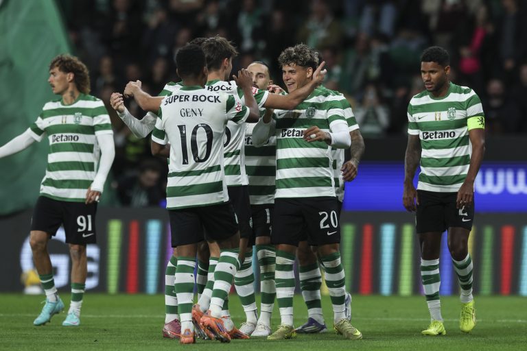 Sporting regressa aos triunfos com goleada ao AVS
