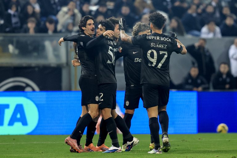 Sporting vence em Guimarães e mantém-se a cinco pontos do FC Porto