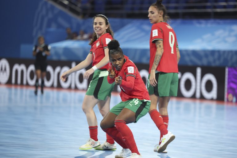 Futsal/Mundial feminino: Portugal goleia Itália e apura-se para as meias-finais