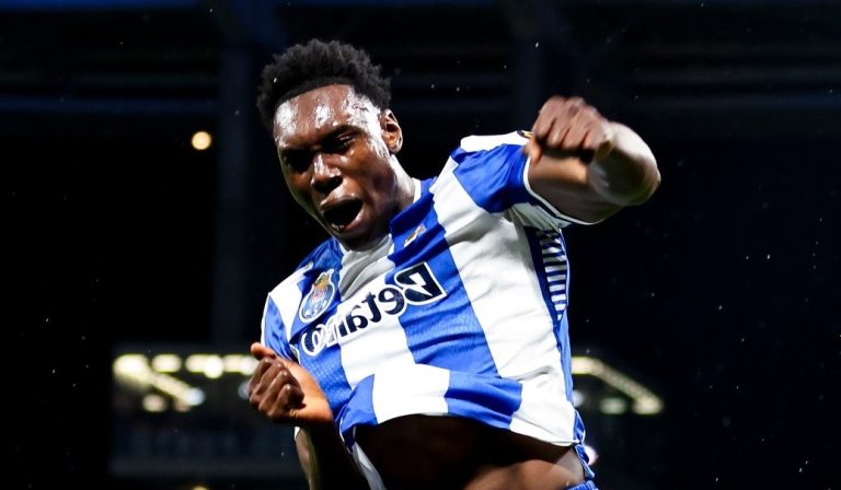 FC Porto vence e garante continuidade na Liga Europa