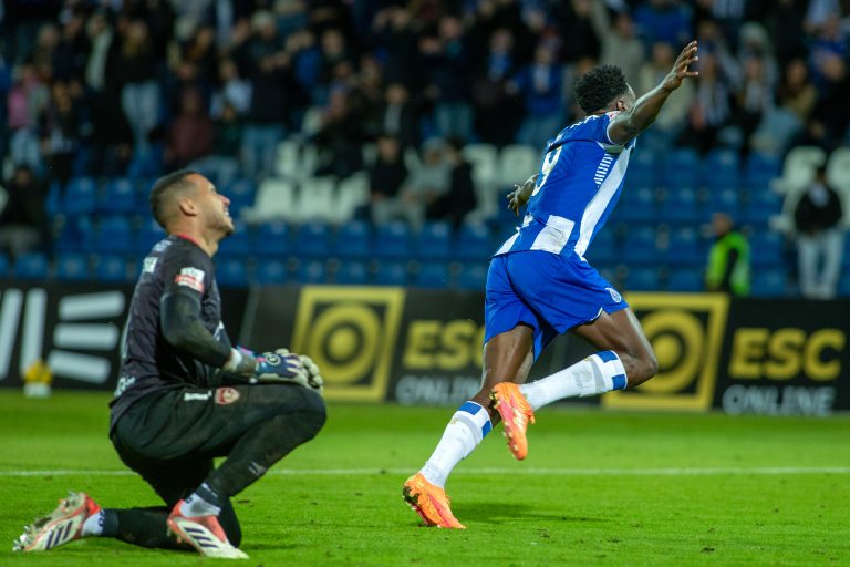 Erro de Gabriel Batista permite triunfo do FC Porto sobre Santa Clara