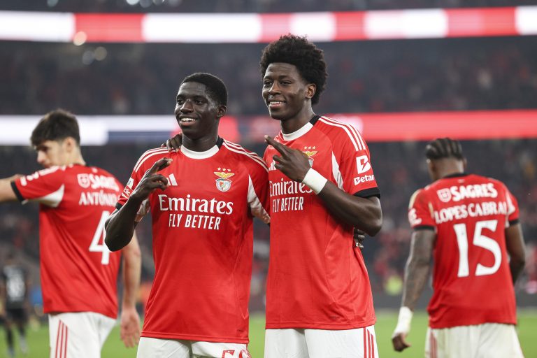 Benfica goleia Estrela da Amadora com um ‘bis’ de Pavlidis