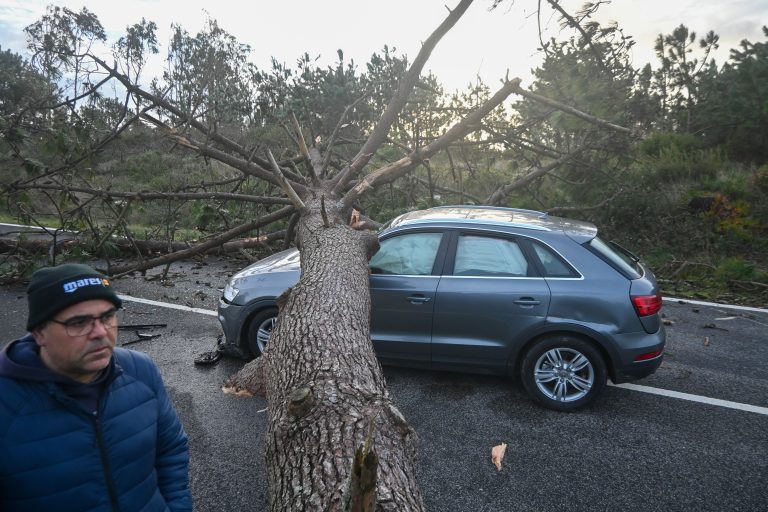 Mau tempo: Governo lamenta duas mortes e diz que Proteção Civil dará informações “em breve”